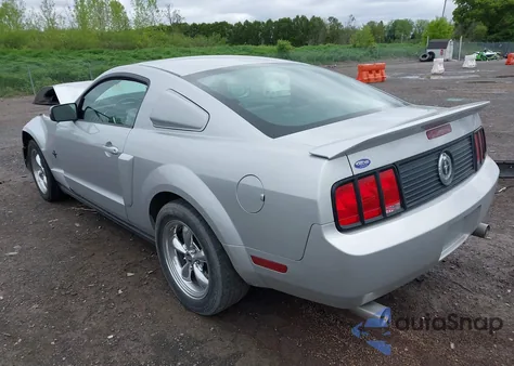 2005 Ford Mustang V6 Deluxe/V6 Premium z USA, uszkodzony, nr VIN 1ZVHT80N655222814